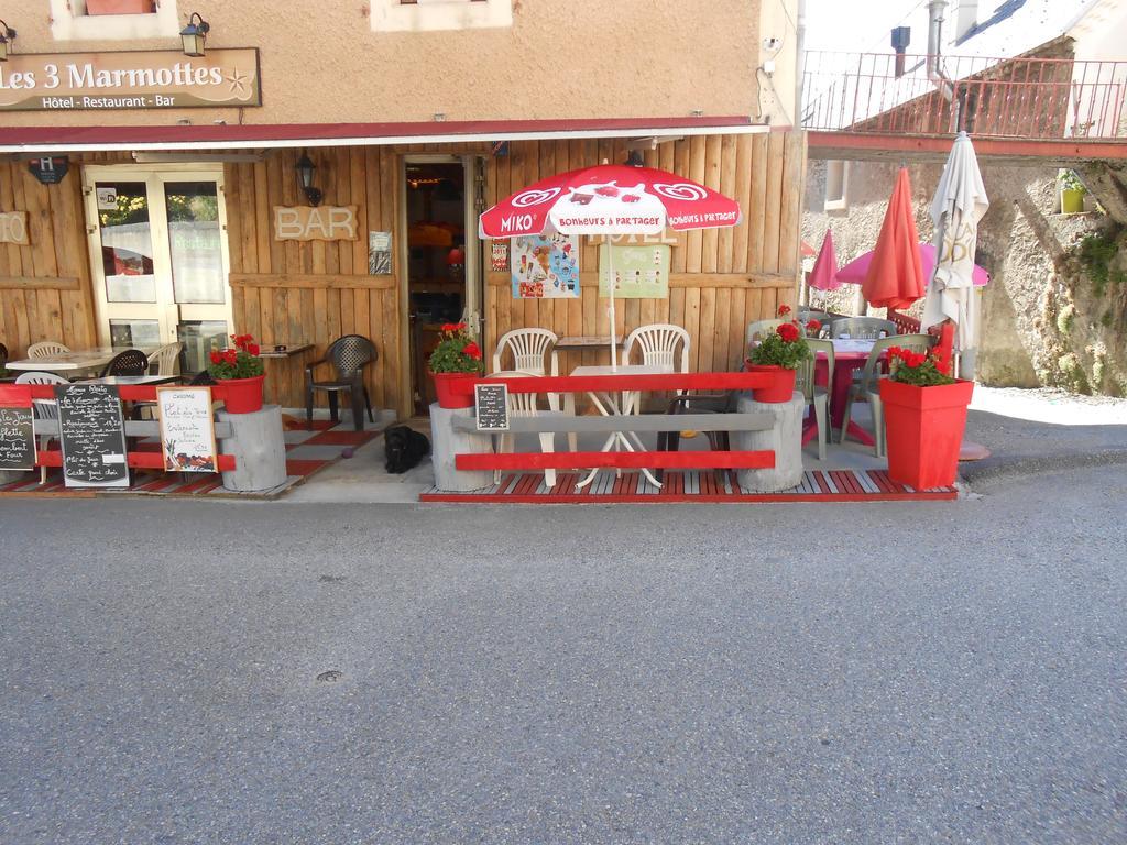 Hotel Les 3 Marmottes Lus-la-Croix-Haute Exterior foto